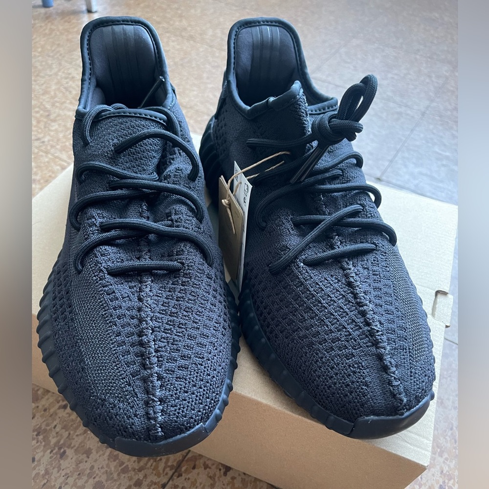 Yeezy 350 onyx